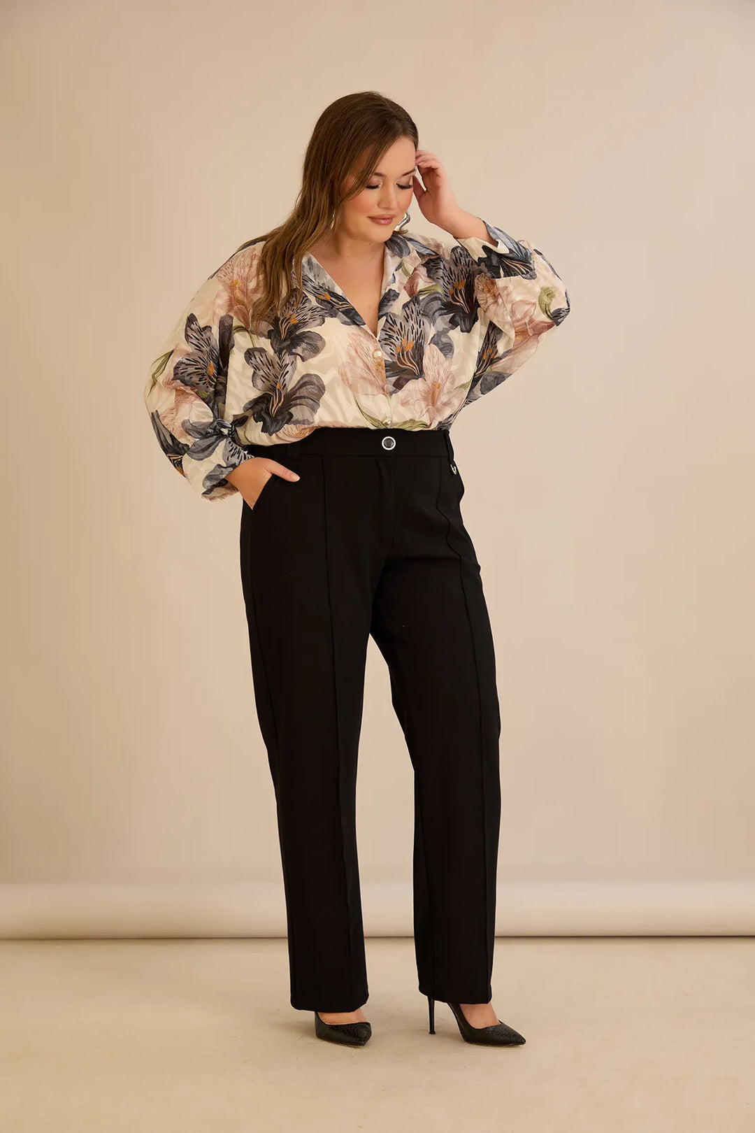 Široke elastične pamuk hlače s rubom crne boje