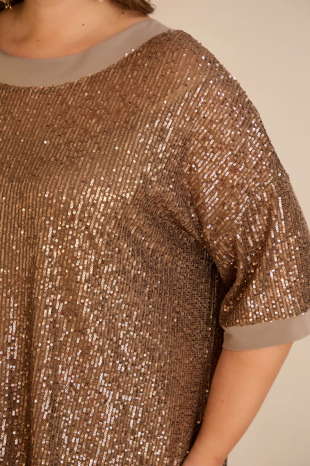 Ležerna bluza s raglan rukavima od šljokica – Golden Night