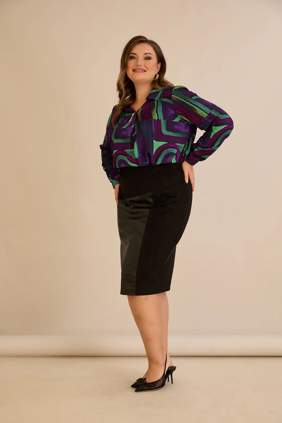 Elegantni set sako i suknja s kožnim akcentima