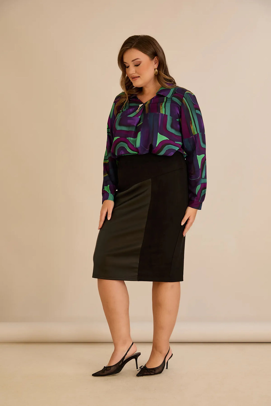 Elegantni set sako i suknja s kožnim akcentima