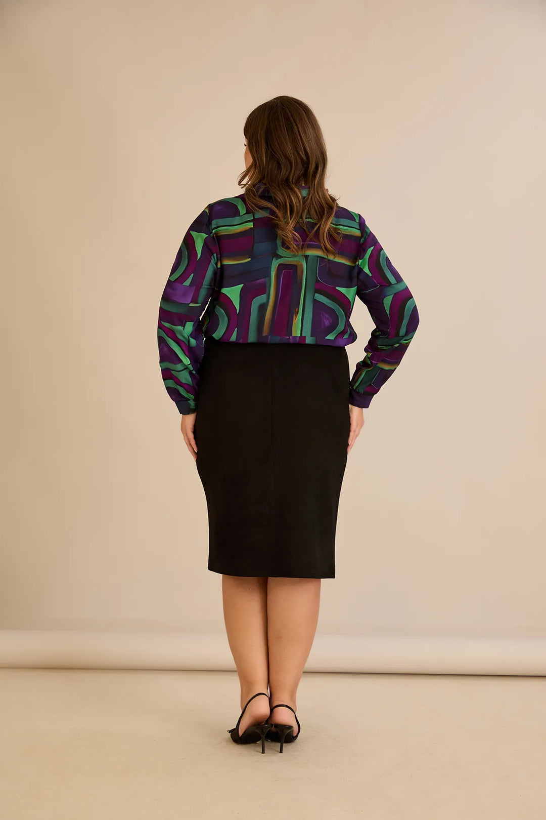 Elegantni set sako i suknja s kožnim akcentima