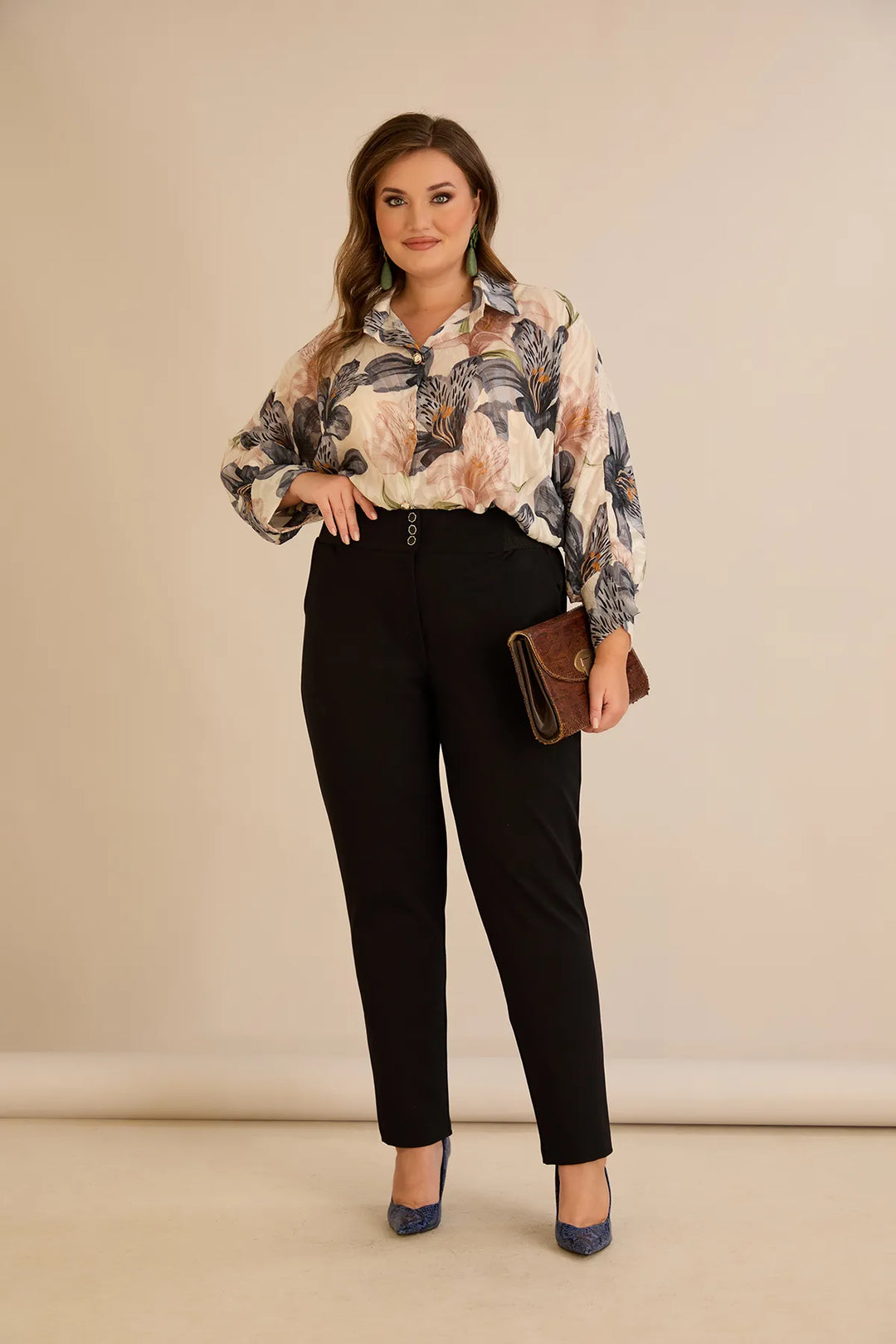 Pamučne hlače klasičnog kroja u crnoj boji