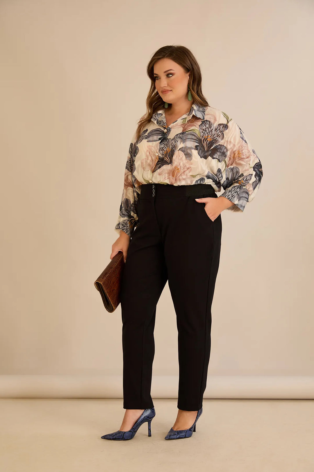 Pamučne hlače klasičnog kroja u crnoj boji