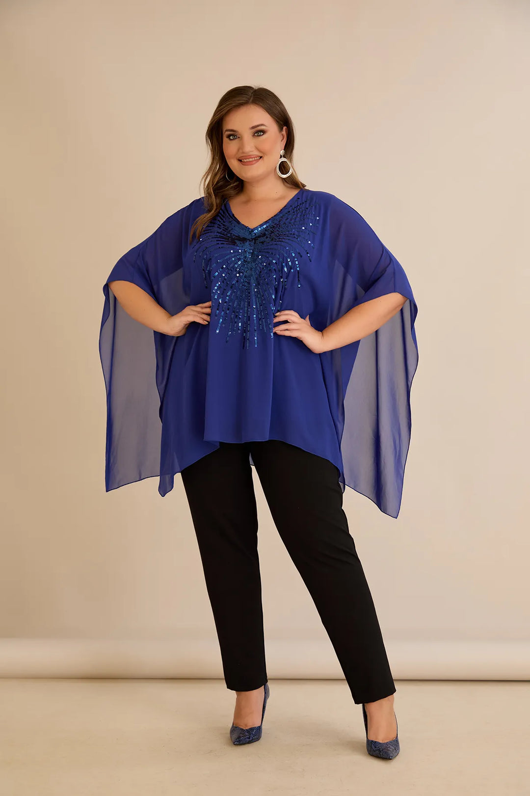 Svečana tunika s naglaskom od šljokica u ležernom kroju u plavoj boji