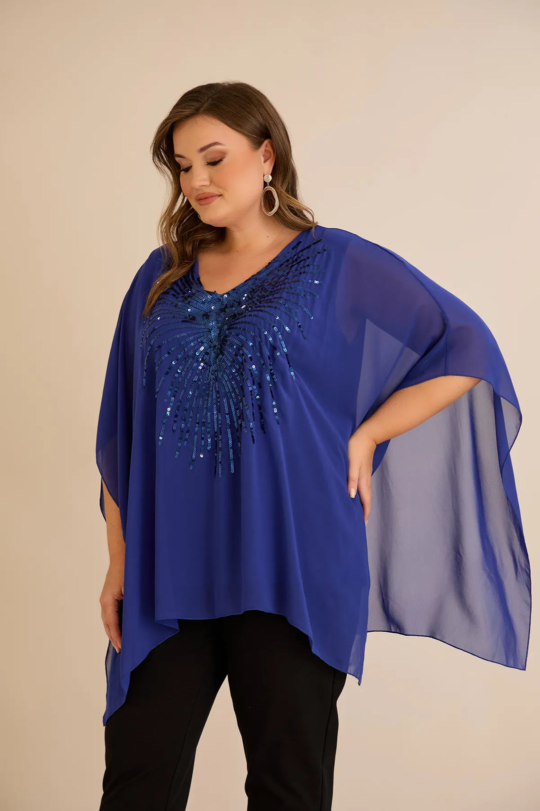 Svečana tunika s naglaskom od šljokica u ležernom kroju u plavoj boji