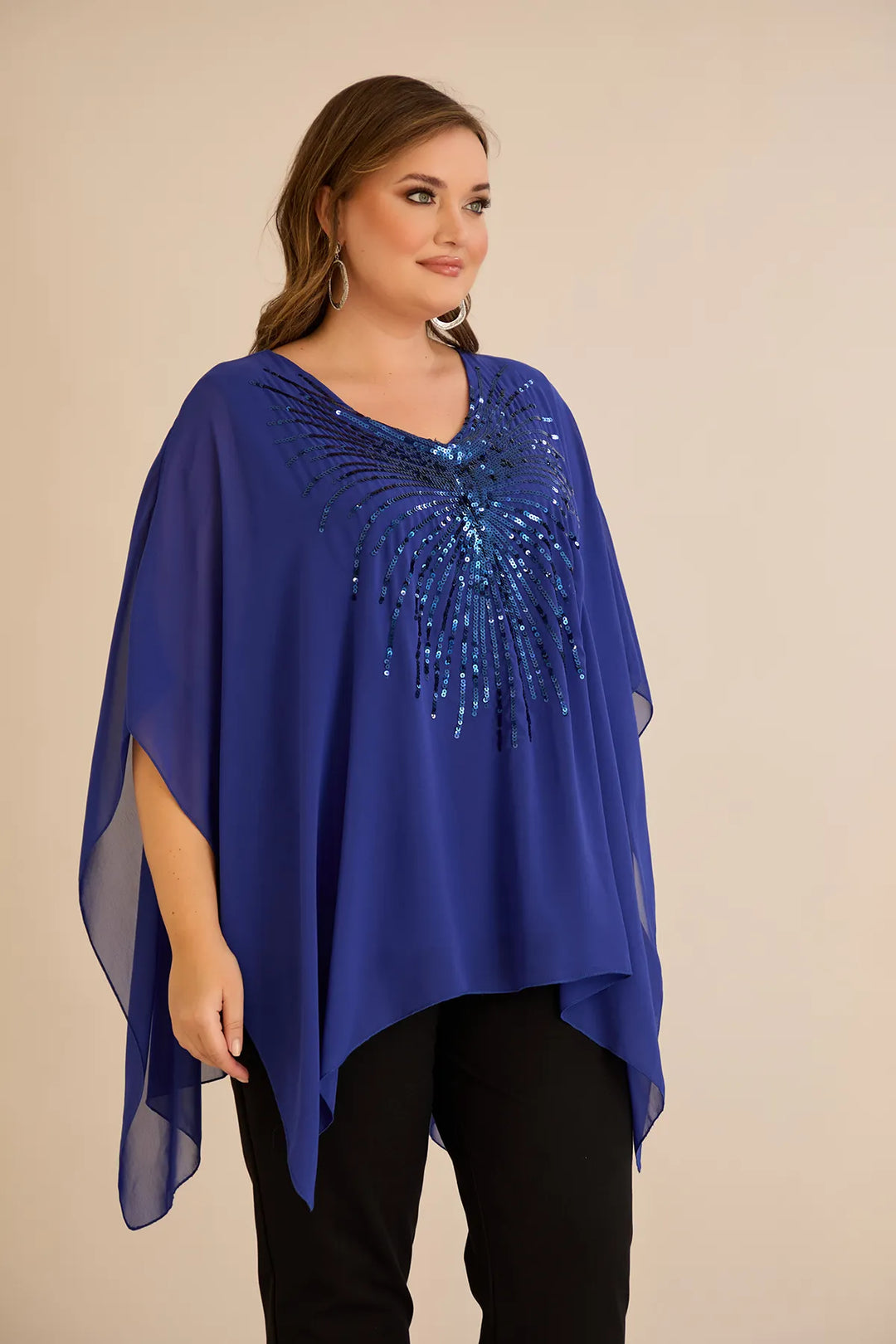 Svečana tunika s naglaskom od šljokica u ležernom kroju u plavoj boji