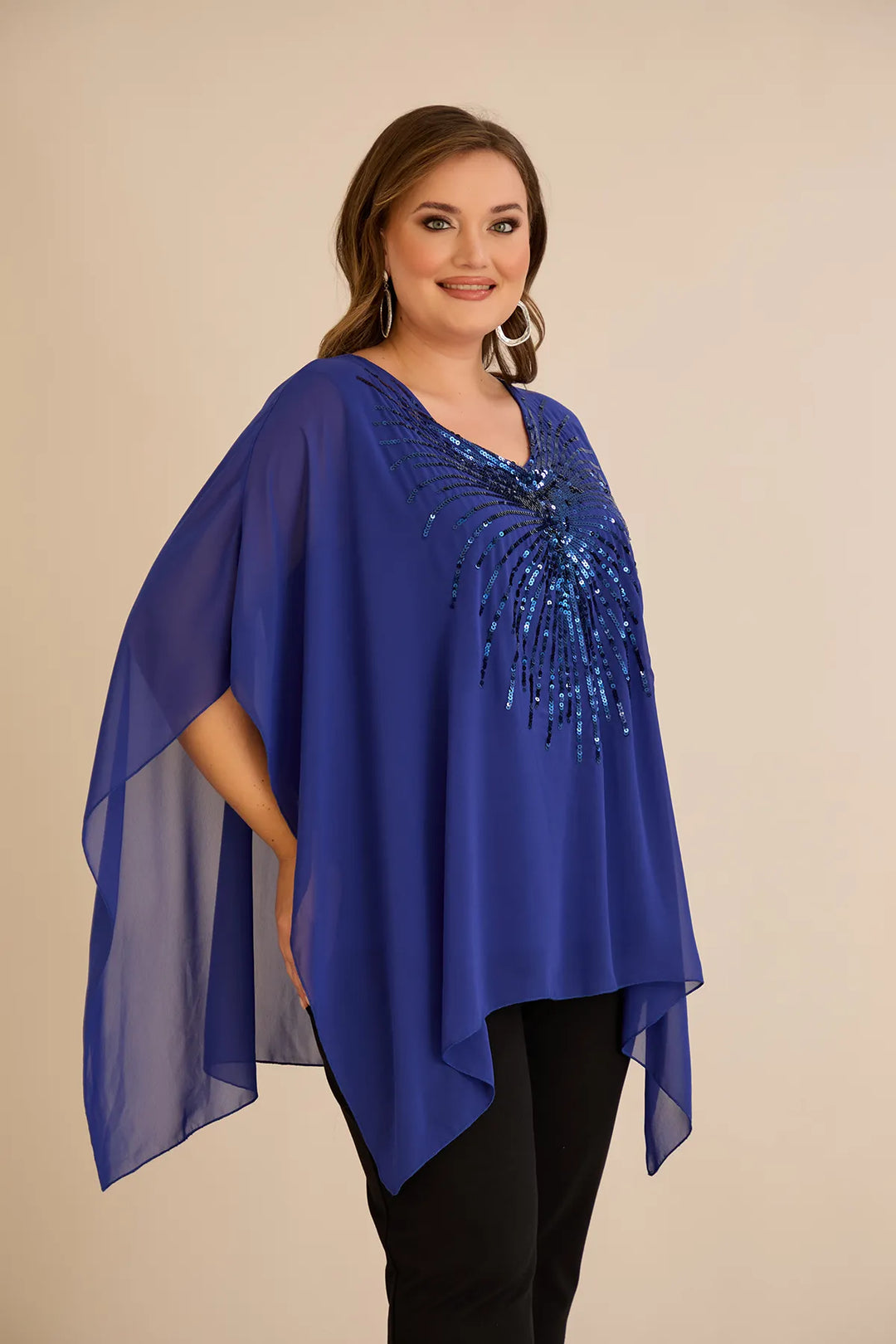 Svečana tunika s naglaskom od šljokica u ležernom kroju u plavoj boji