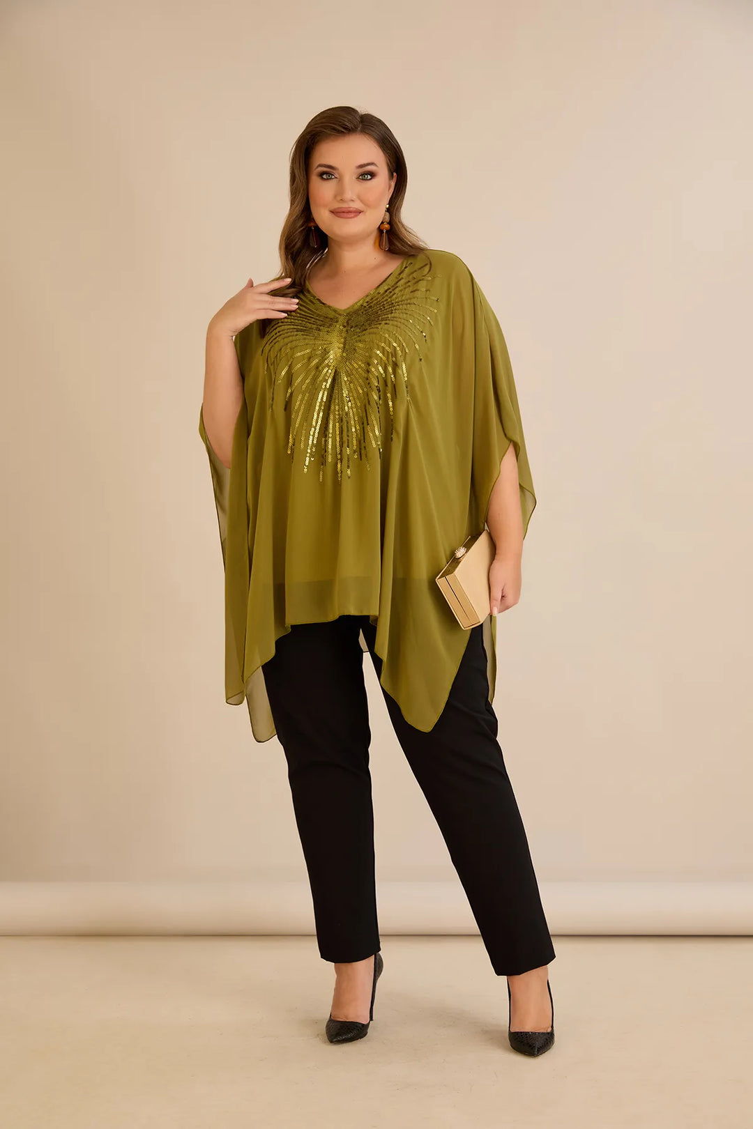 Svečana tunika s naglaskom od šljokica u ležernom kroju u boji pistacije