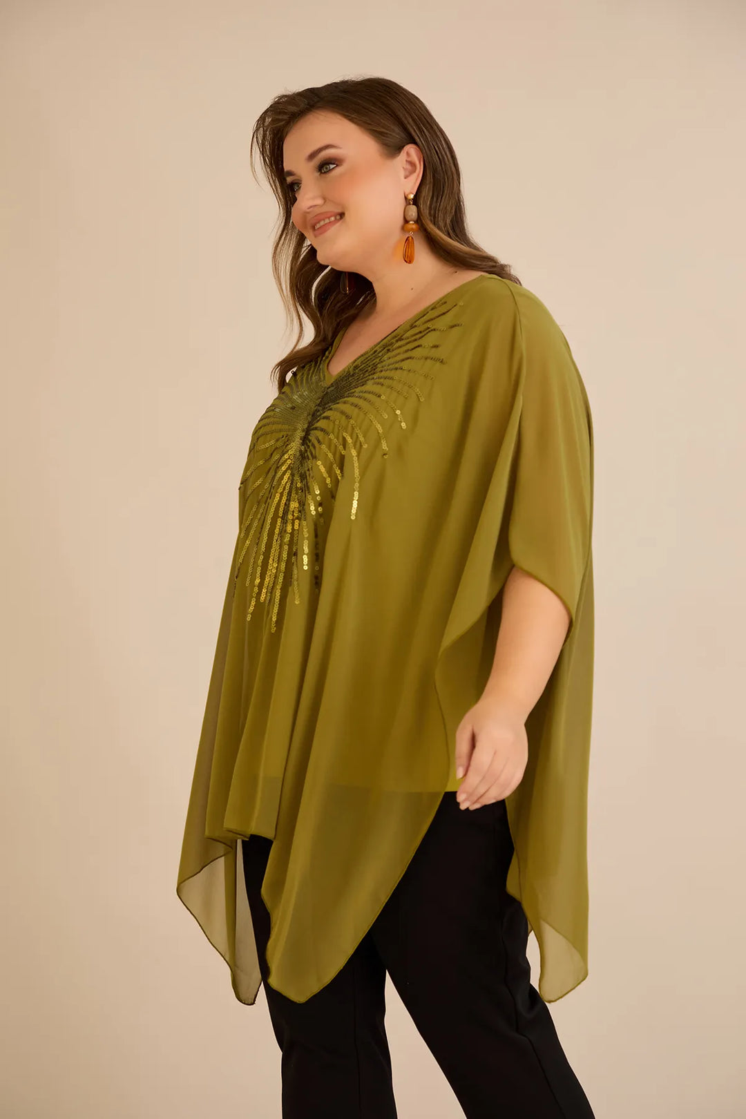 Svečana tunika s naglaskom od šljokica u ležernom kroju u boji pistacije