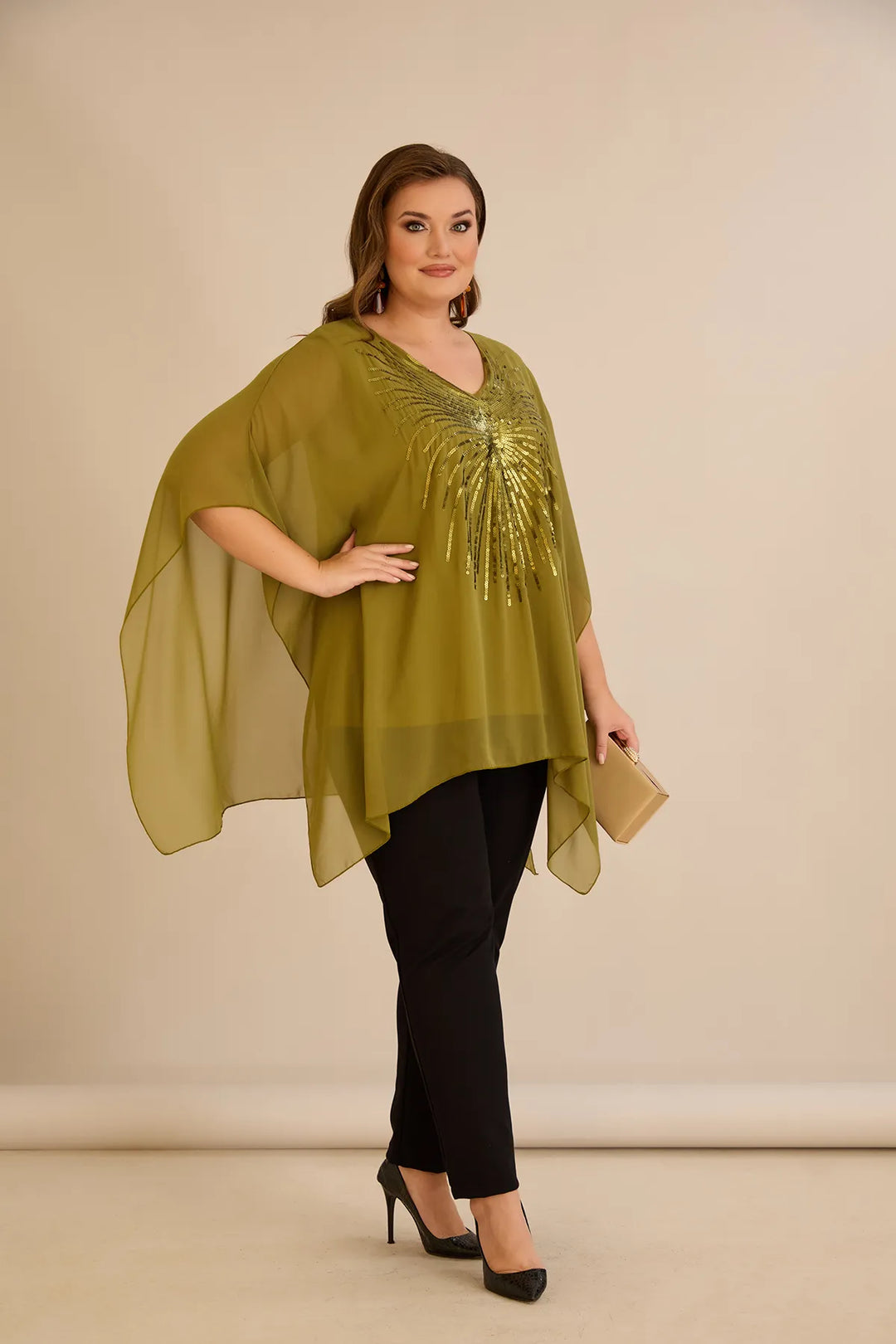 Svečana tunika s naglaskom od šljokica u ležernom kroju u boji pistacije