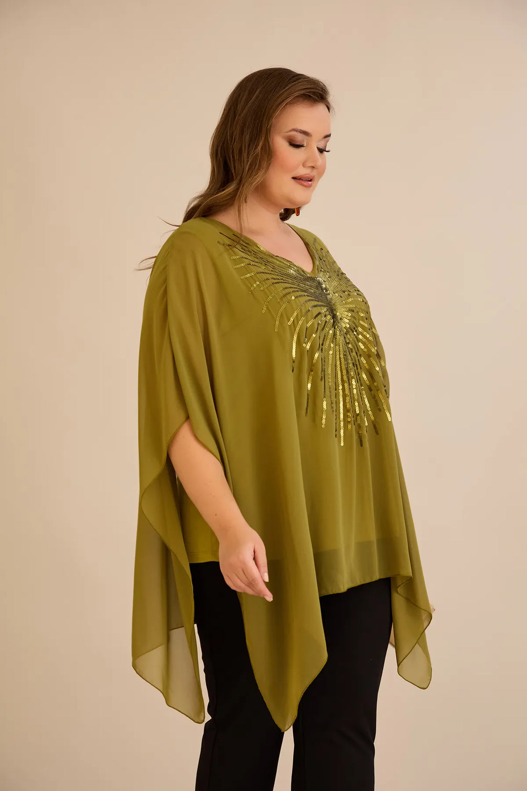 Svečana tunika s naglaskom od šljokica u ležernom kroju u boji pistacije