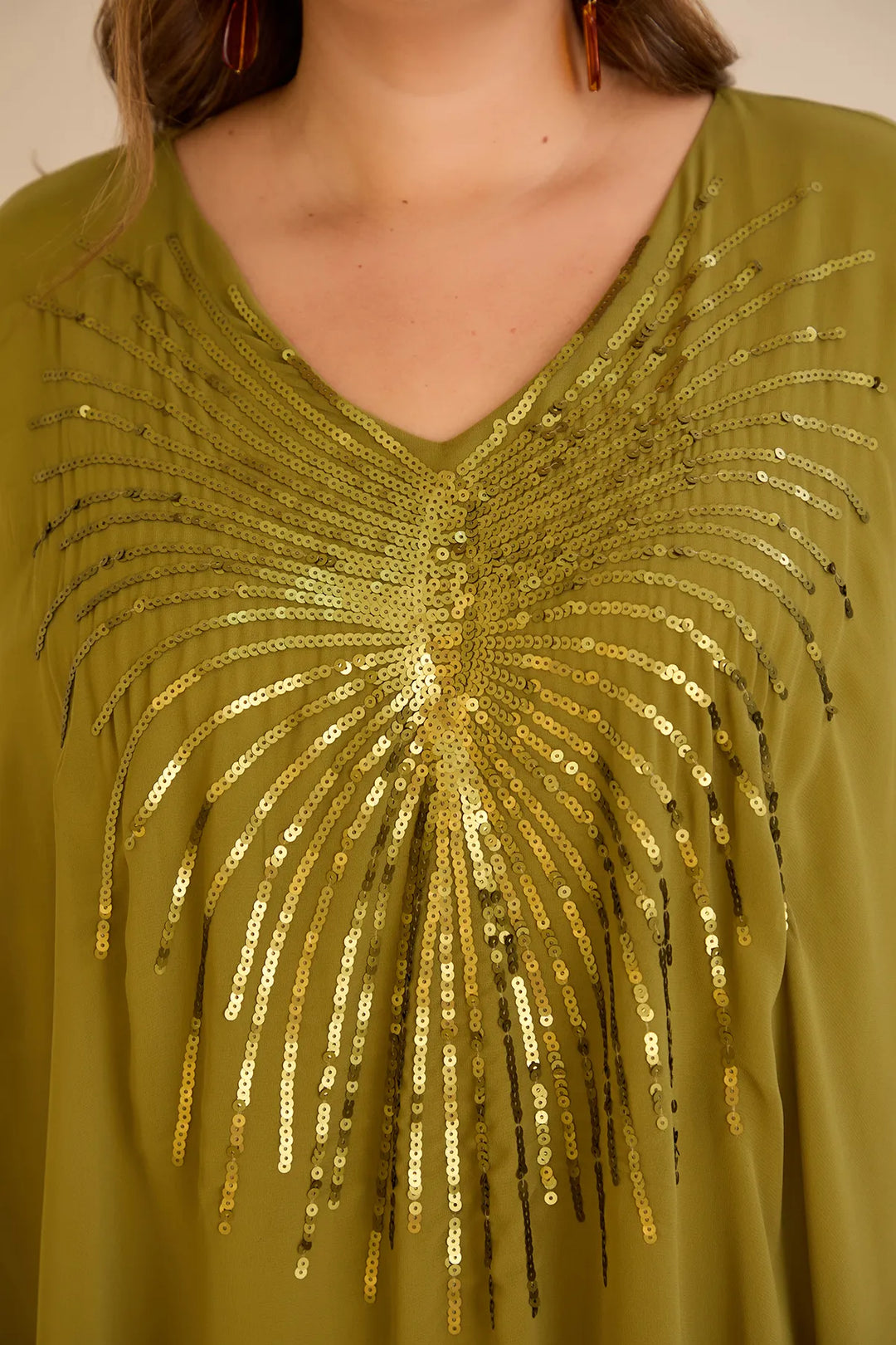 Svečana tunika s naglaskom od šljokica u ležernom kroju u boji pistacije