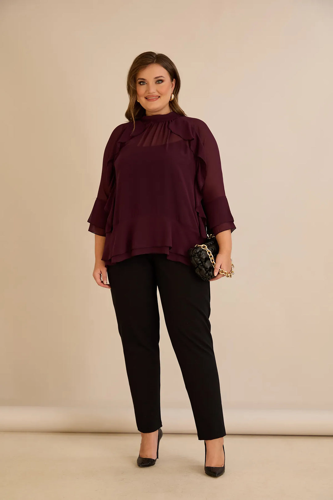 Elegantna šifonska bluza s volanima u bordo boji