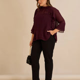 Elegantna šifonska bluza s volanima u bordo boji