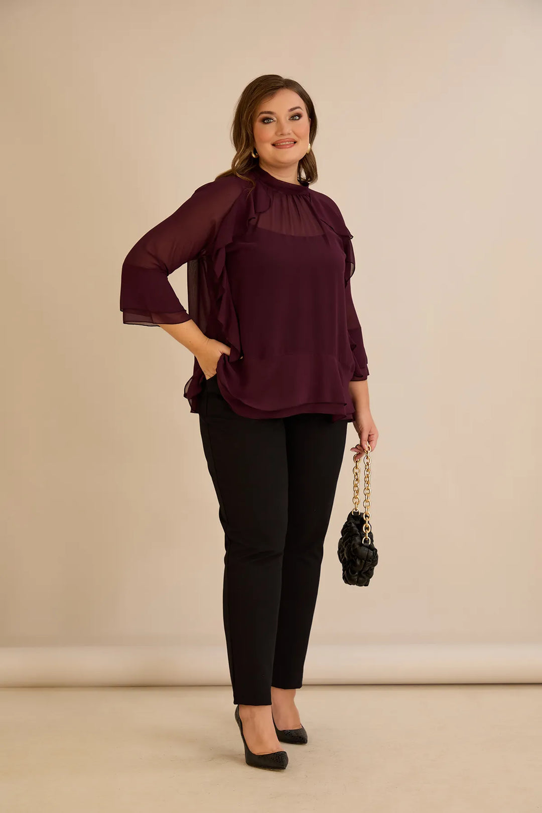 Elegantna šifonska bluza s volanima u bordo boji