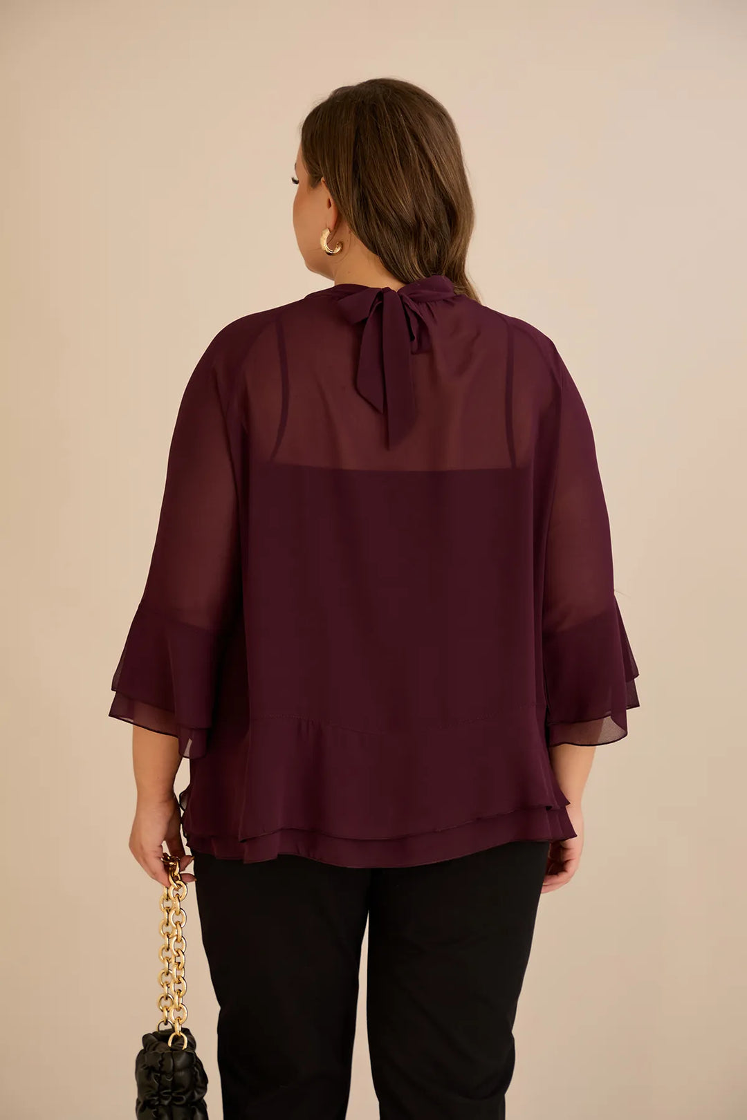 Elegantna šifonska bluza s volanima u bordo boji