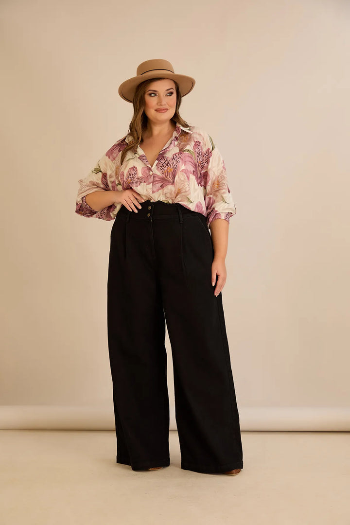 Elastične moderne traperice s širokim nogavicama u crnoj boji