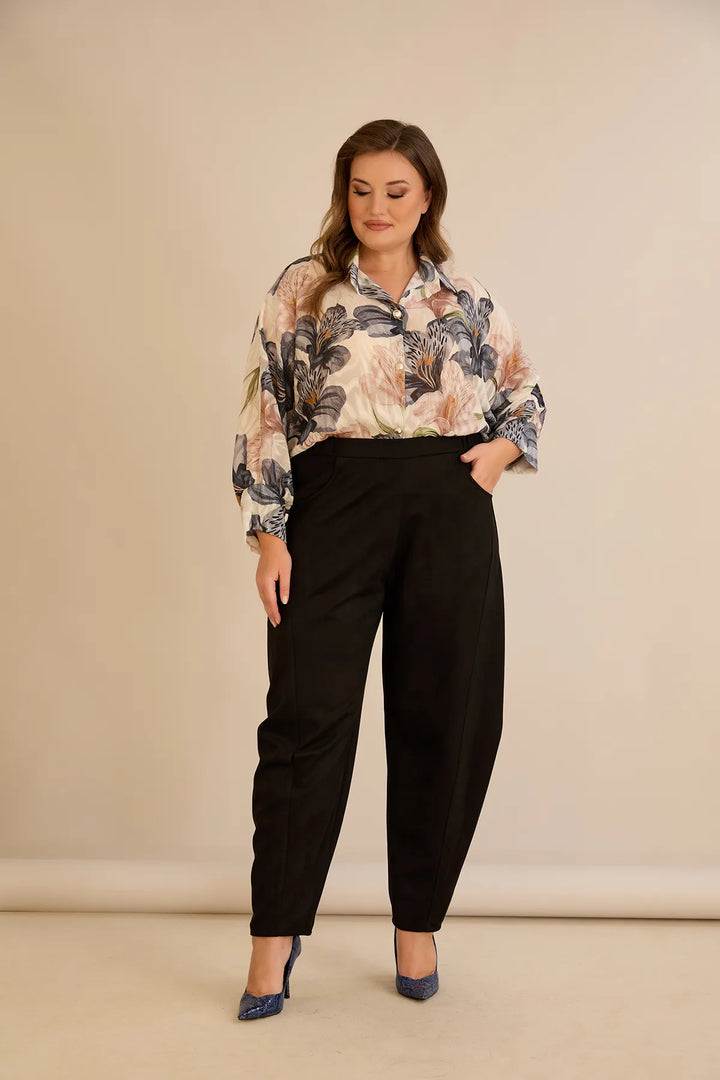 Elastične hlače s modernim barrel krojem u crnoj boji