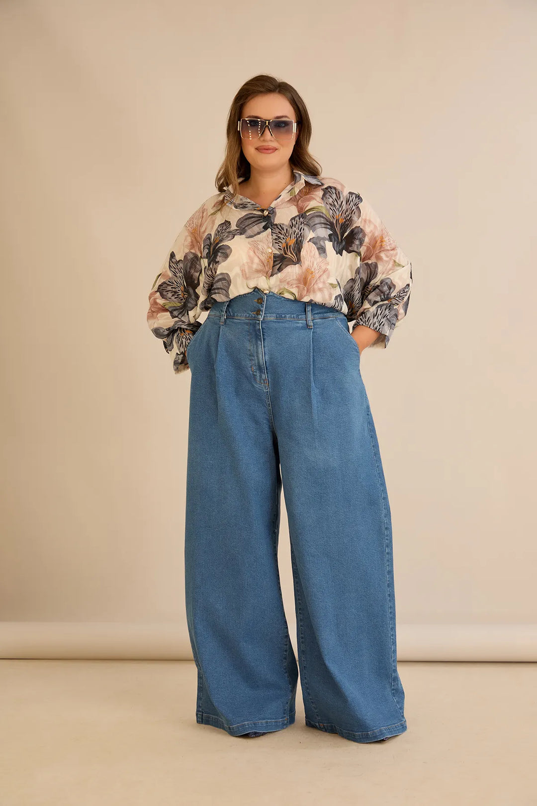 Elastične moderne traperice s širokim nogavicama u plavoj boji