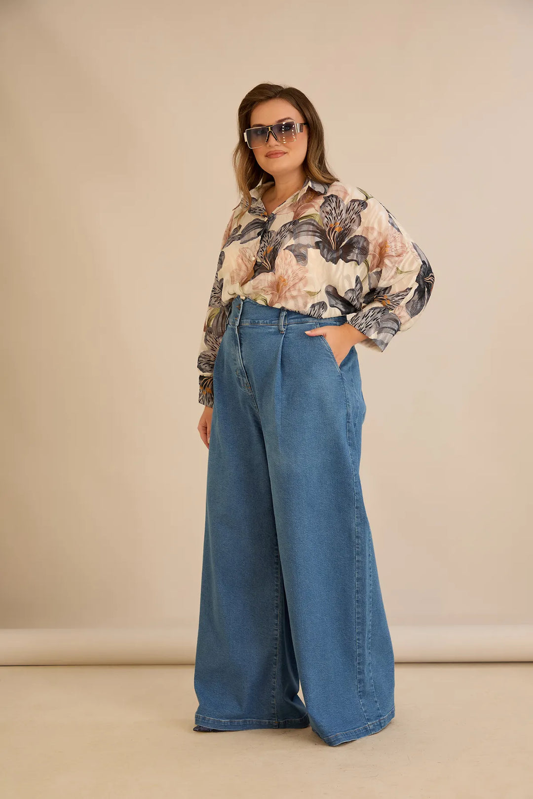 Elastične moderne traperice s širokim nogavicama u plavoj boji