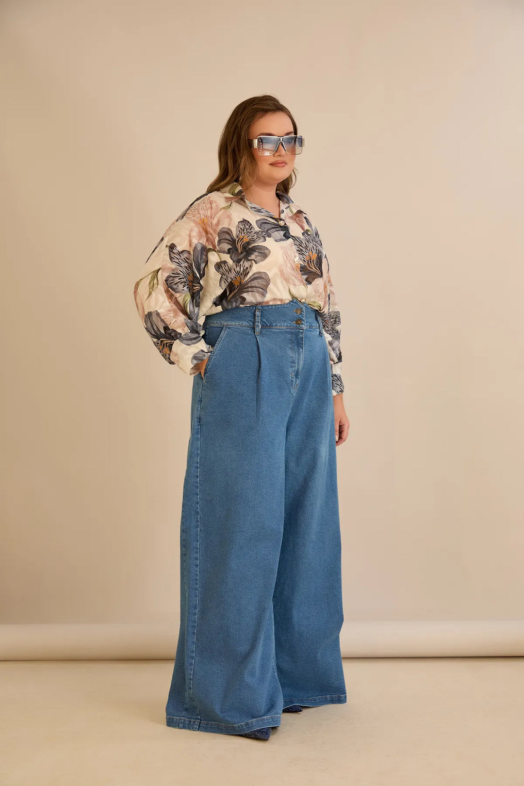 Elastične moderne traperice s širokim nogavicama u plavoj boji