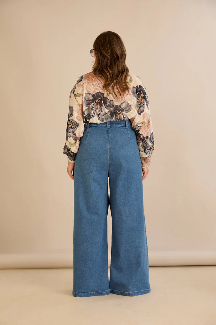 Elastične moderne traperice s širokim nogavicama u plavoj boji