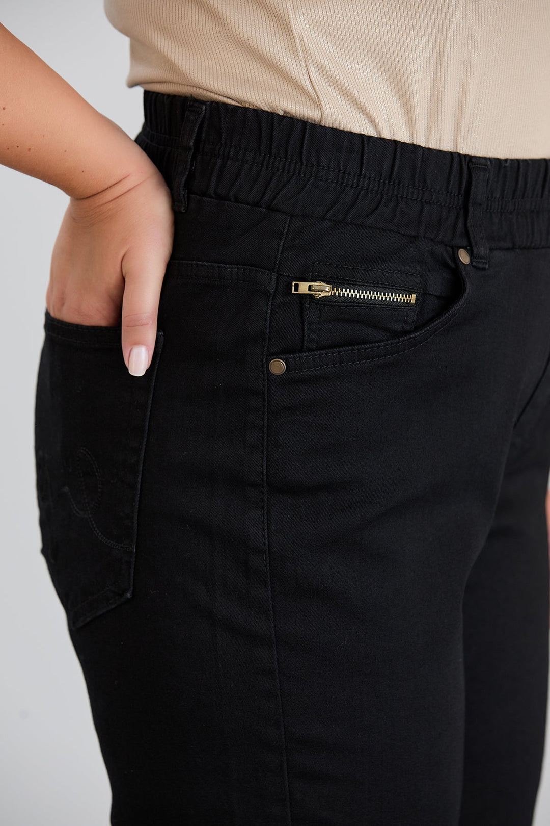 Traperice s proširenjem od koljena i elastičnim strukom – Bootcut crane