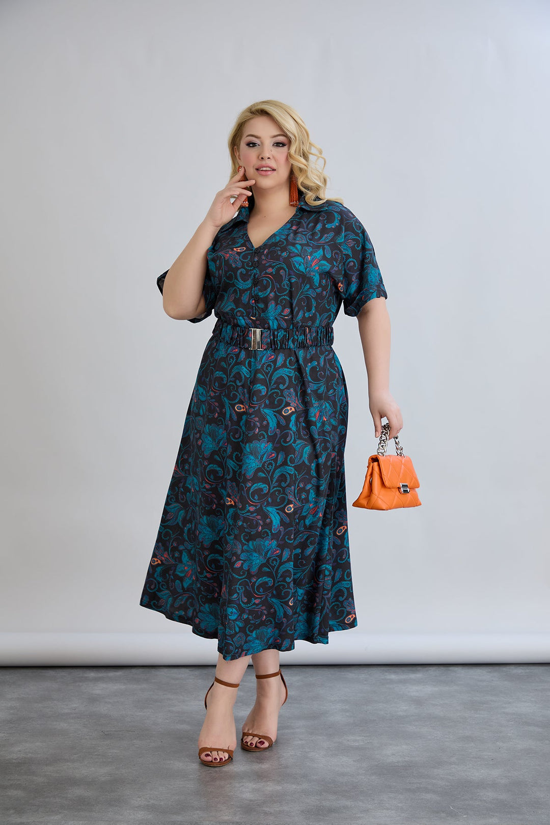 Cvjetna haljina s remenom od viskoze