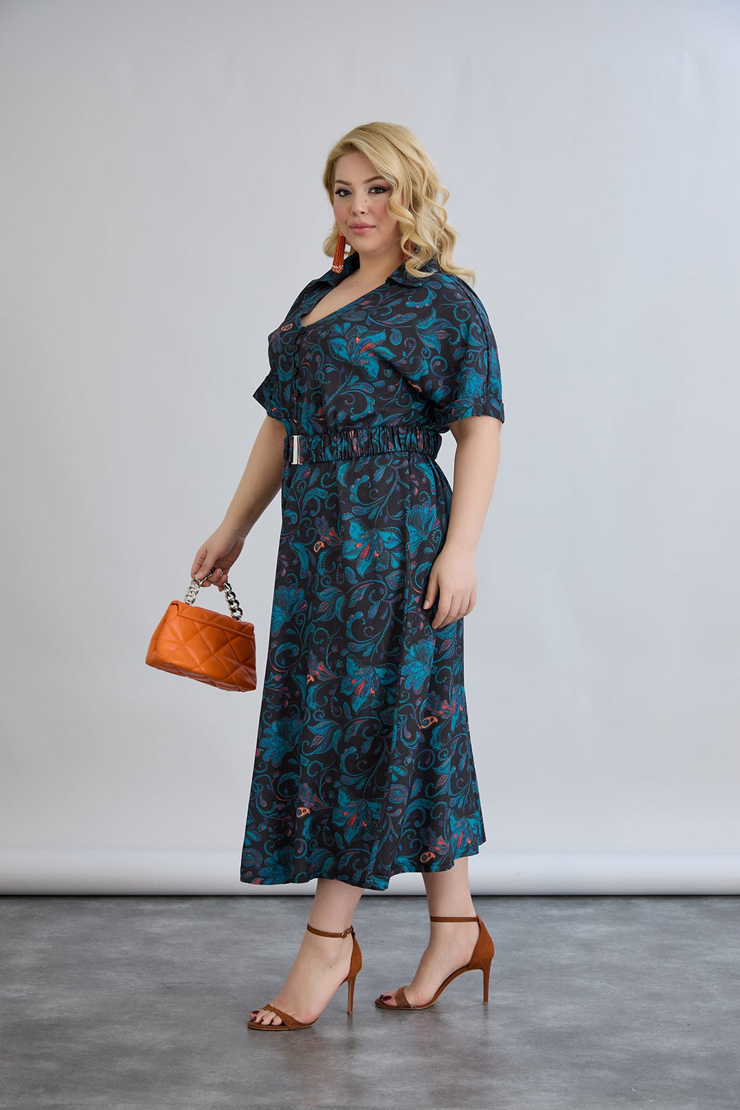 Cvjetna haljina s remenom od viskoze