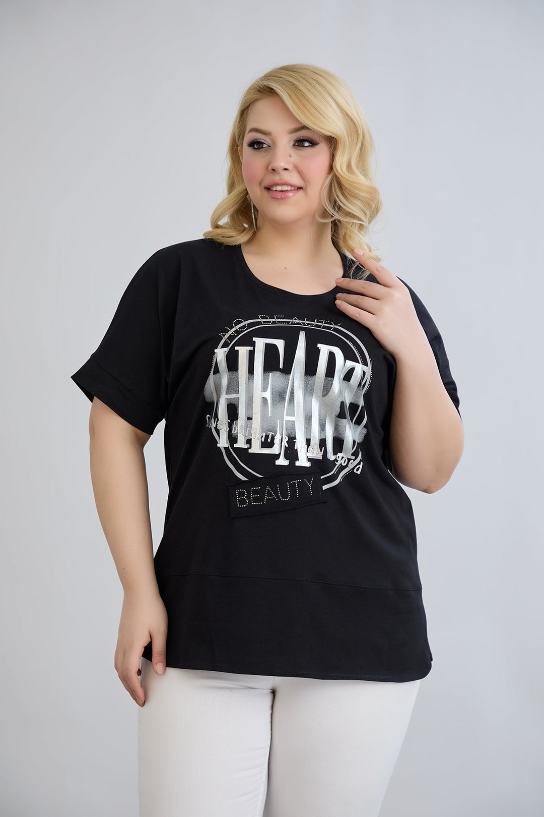 Crna majica s printom i ukrasnim kamenčićima HEART