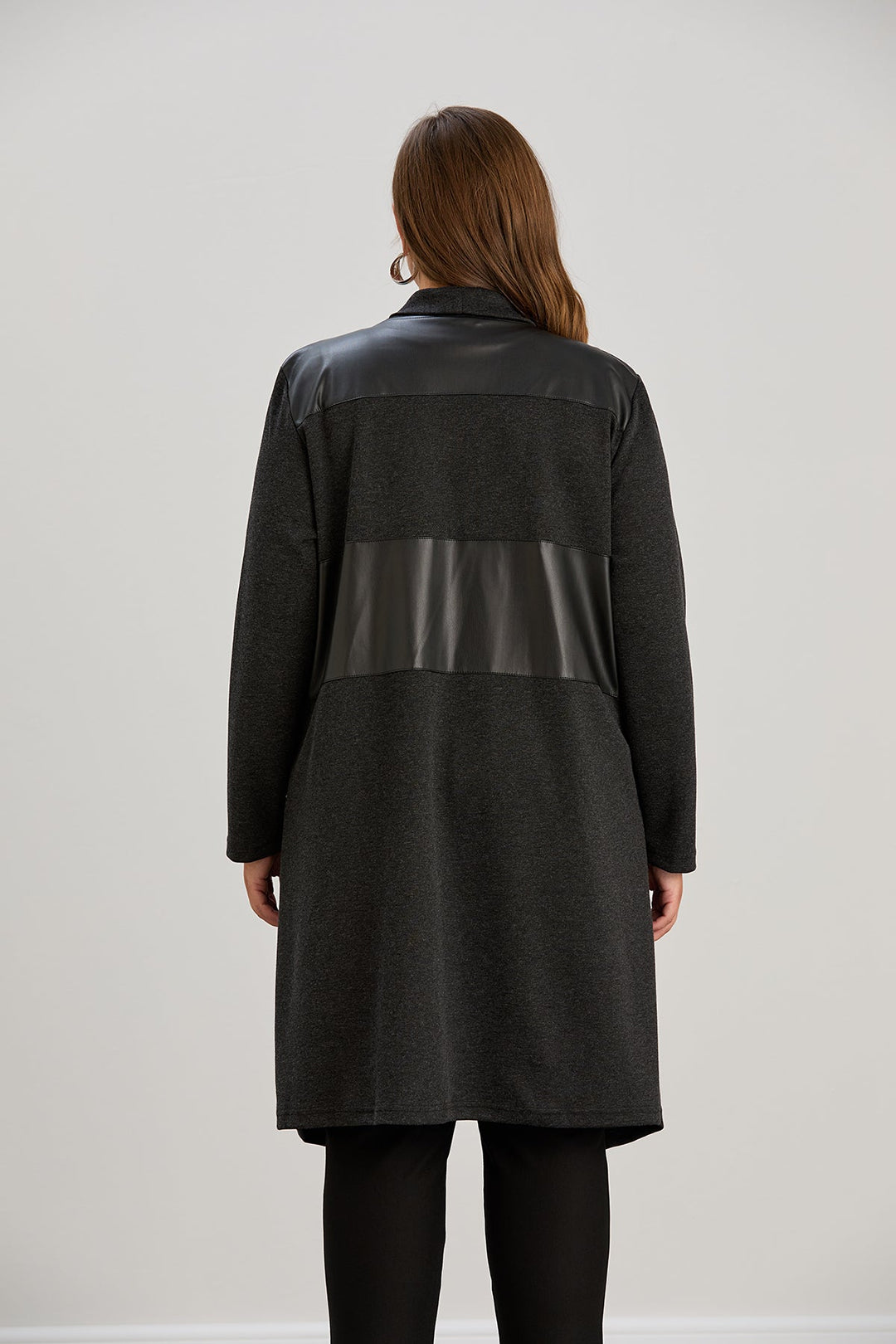 Dugi kardigan s eko-kožnim detaljima - grafit