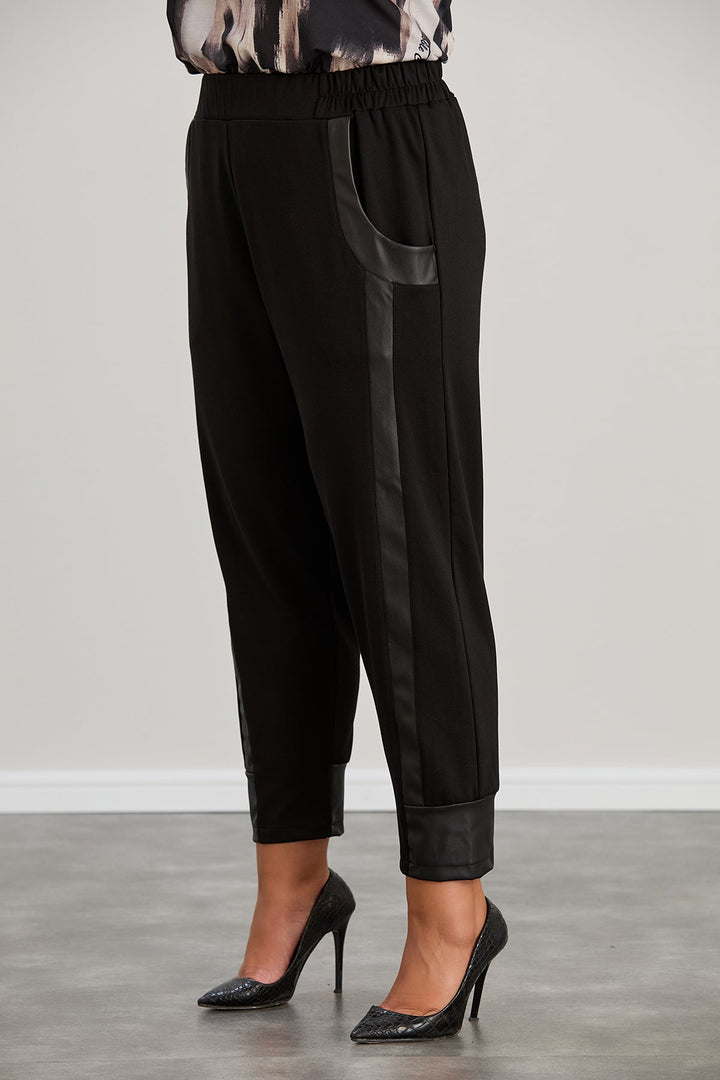 Hlače s kožnim detaljem i kožnim manžetama velikih veličina