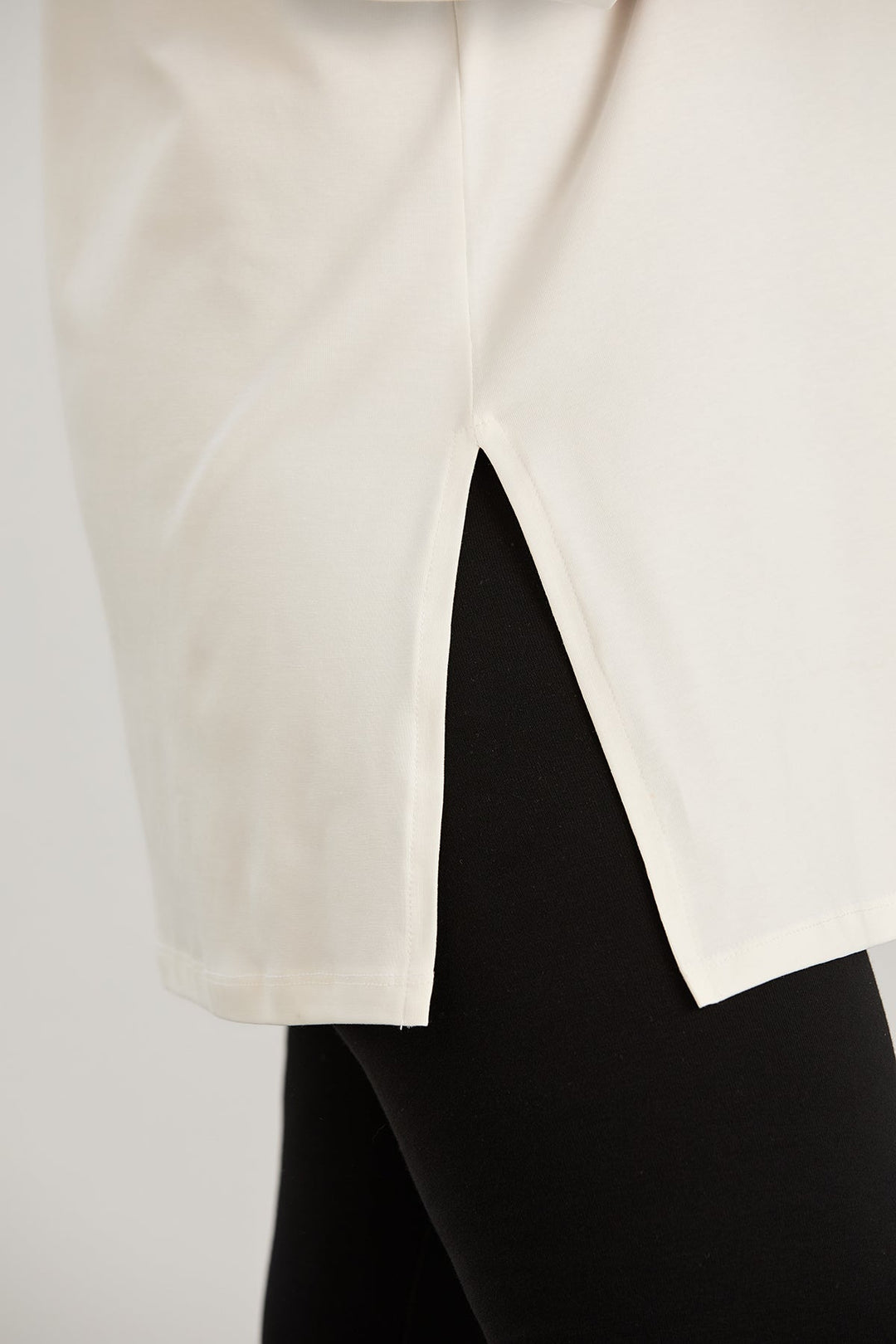 Elegantna pamučna tunika s printom "Zlatni Listovi" - ekru