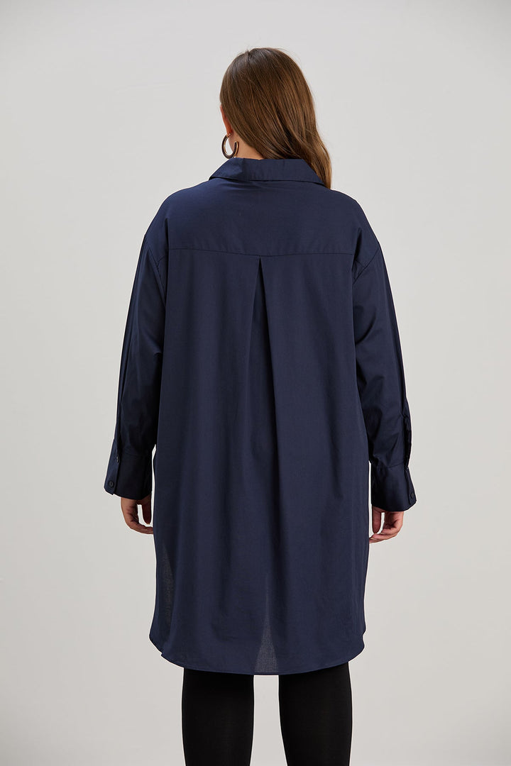 Duga pamučna košulja u tamnoplavoj boji