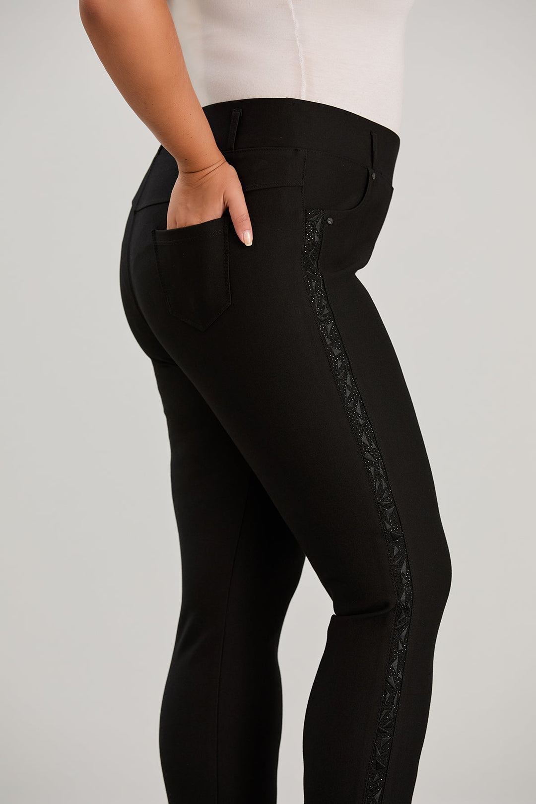 Zimske stezne hlače s trakama od kamenčića za punije žene