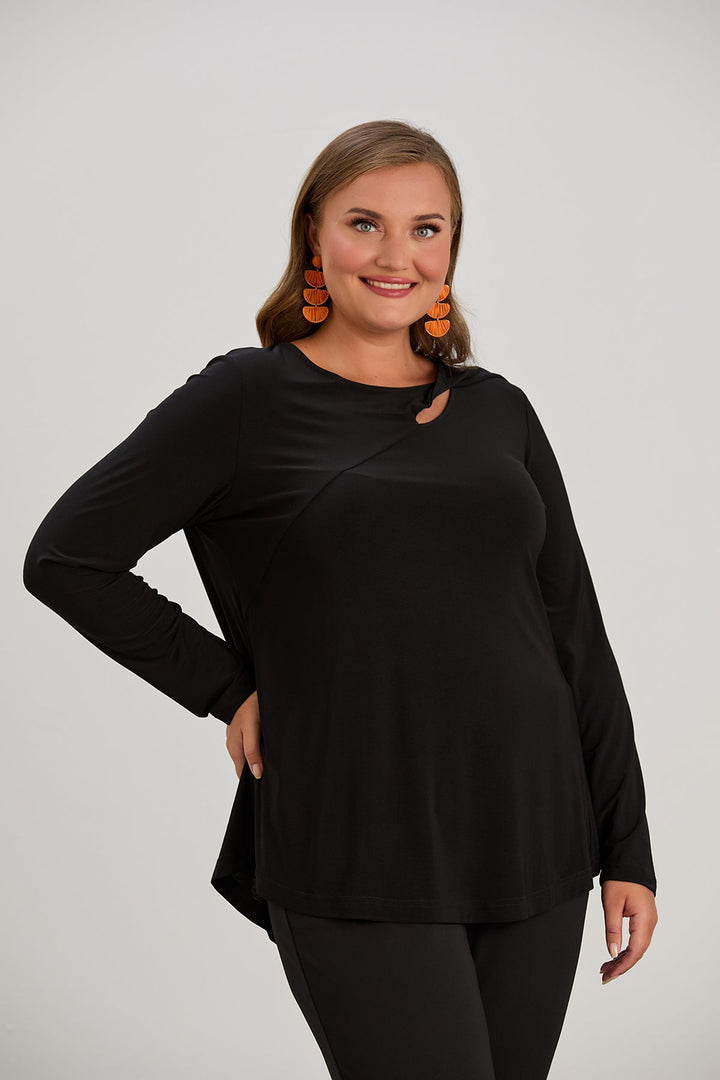 Bluza s originalnim dekolteom od elastičnog materijala