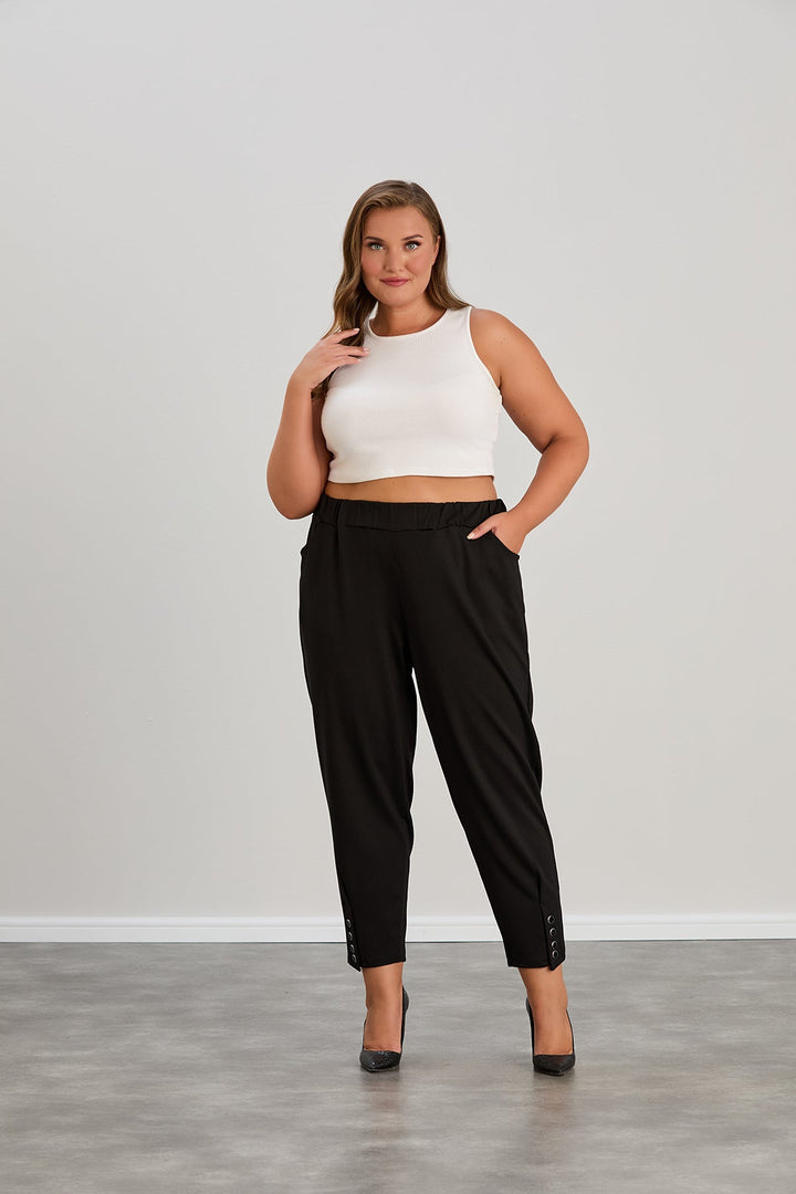 Elastične ženske hlače s gumbima – Crna