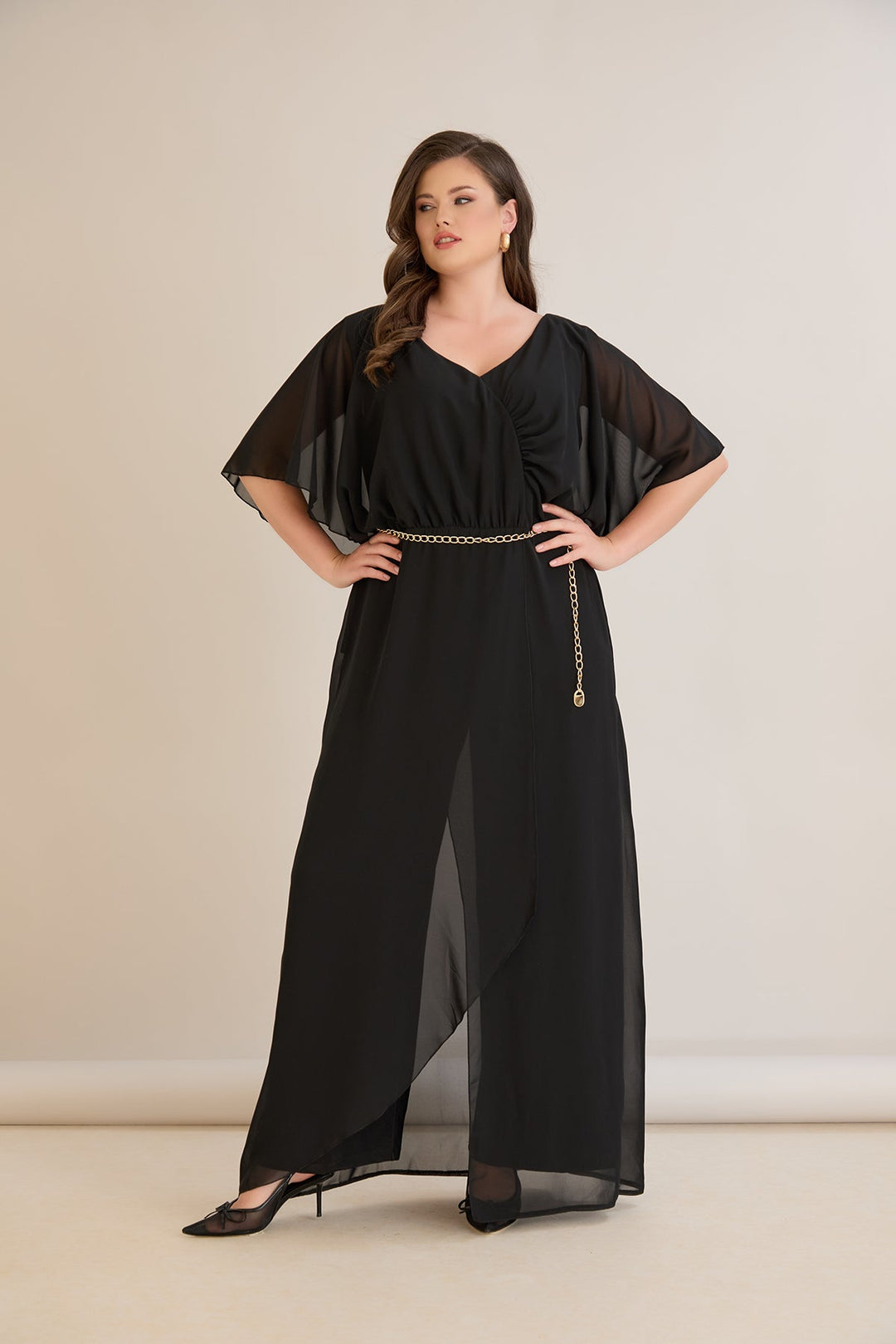 Crni šifonski kombinezon s lančić remenom – za punije žene