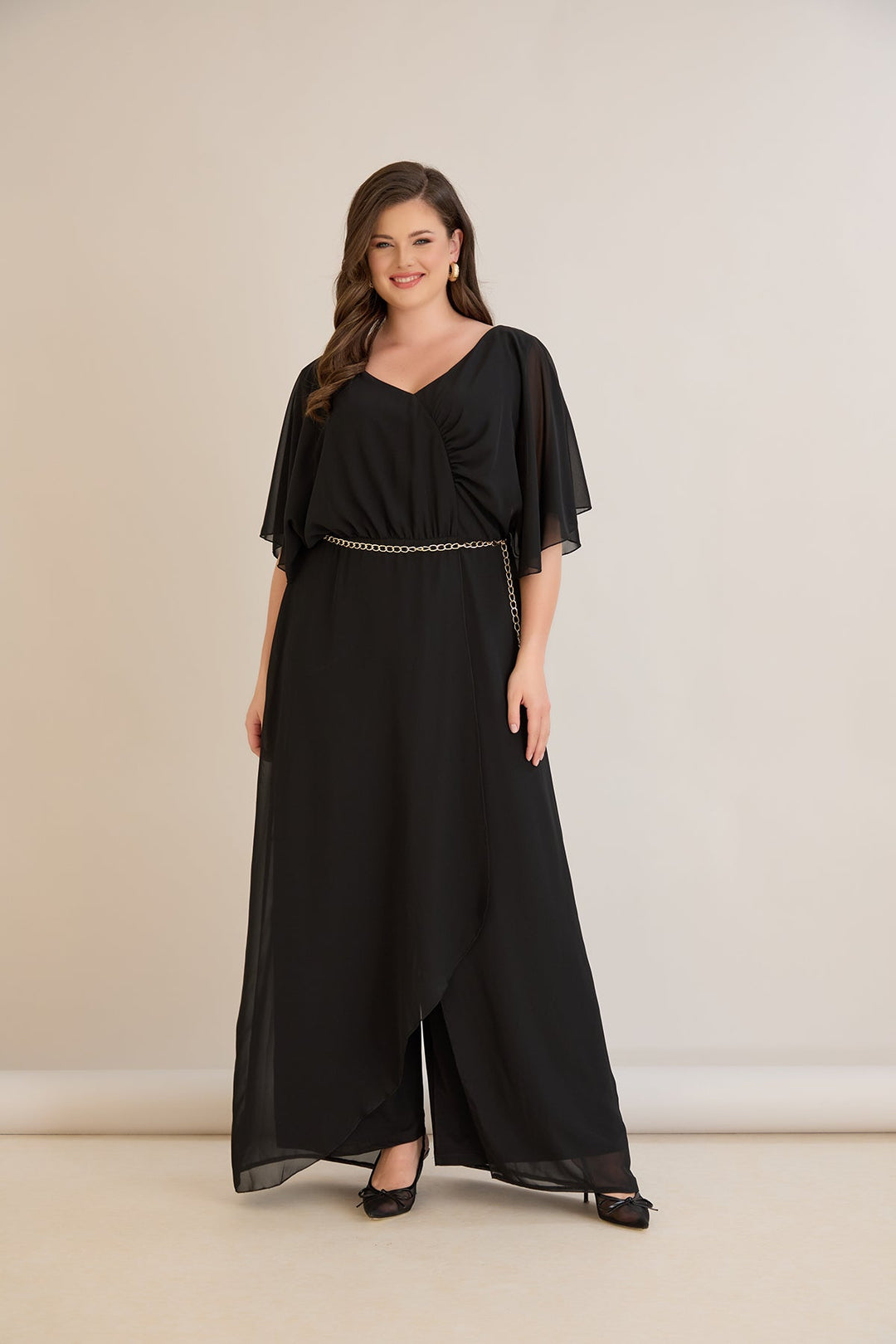 Crni šifonski kombinezon s lančić remenom – za punije žene