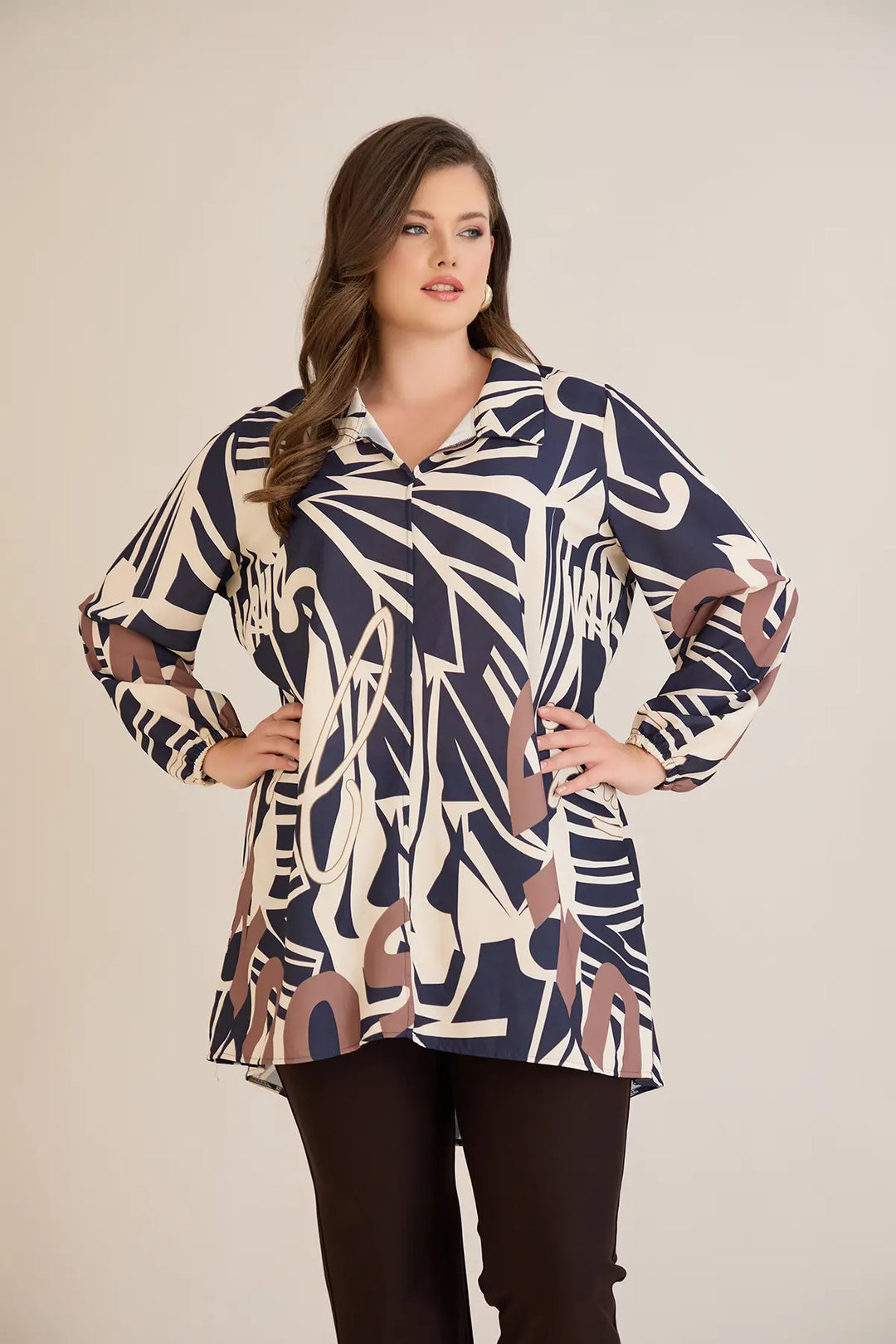 Figurativna tunika s V-izrezom