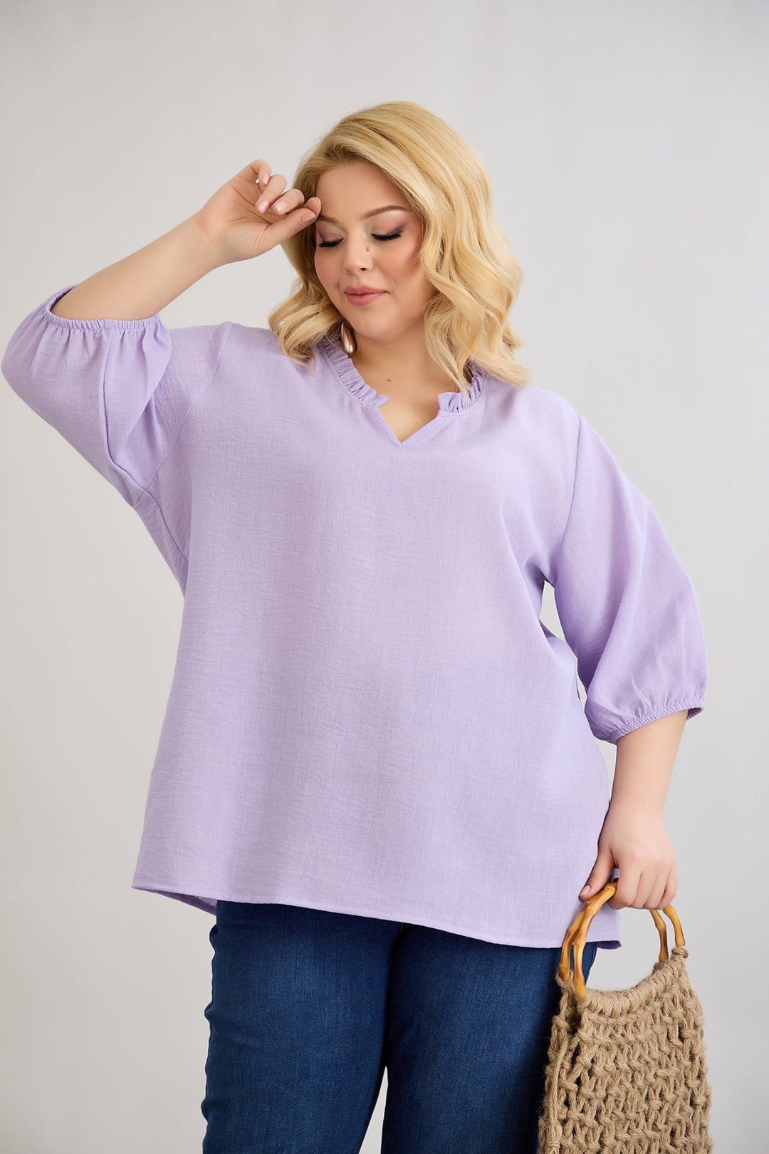 Bluzica s volanom na izrezu i 3/4 rukavima