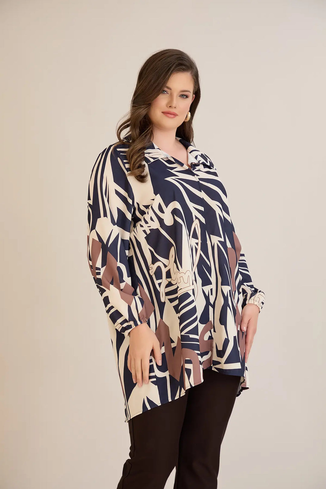 Figurativna tunika s V-izrezom