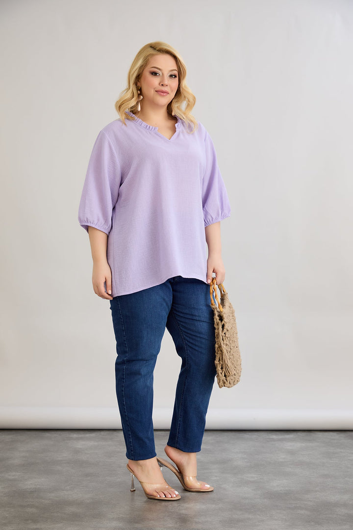 Bluzica s volanom na izrezu i 3/4 rukavima