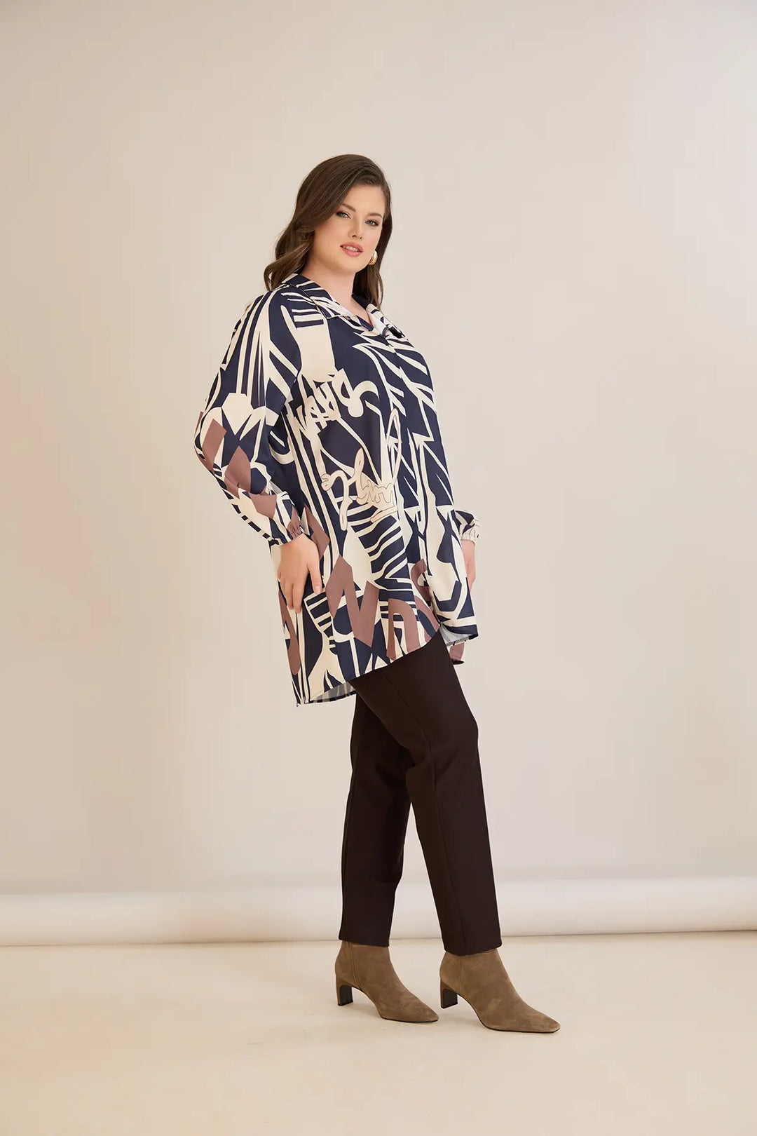 Figurativna tunika s V-izrezom