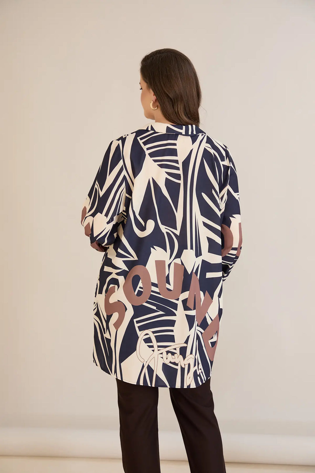 Figurativna tunika s V-izrezom