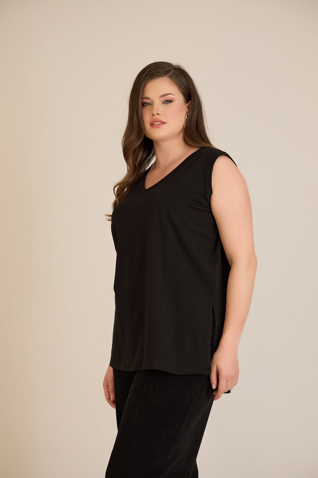 Pamučni top s atraktivnim leđima u crnoj boji