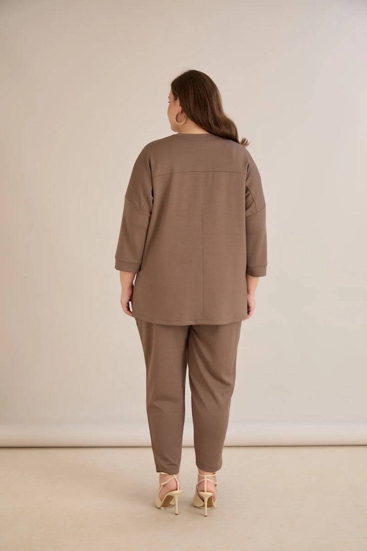 Elastične ženske hlače s gumbima u vizon boji