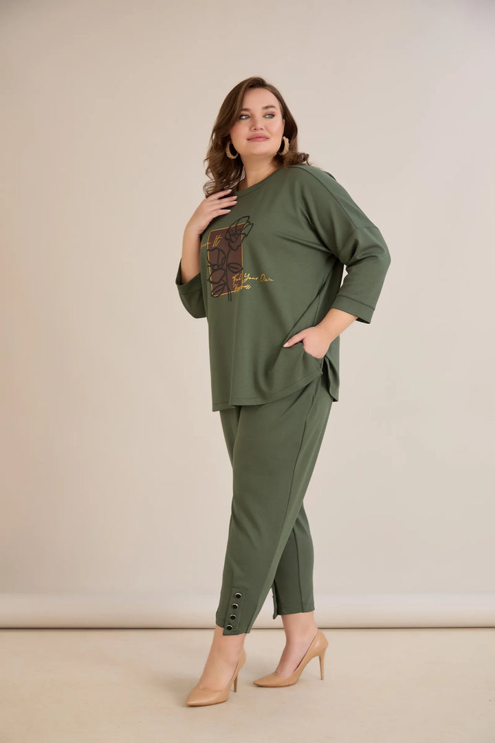 Elastične ženske hlače s gumbima u boji masline