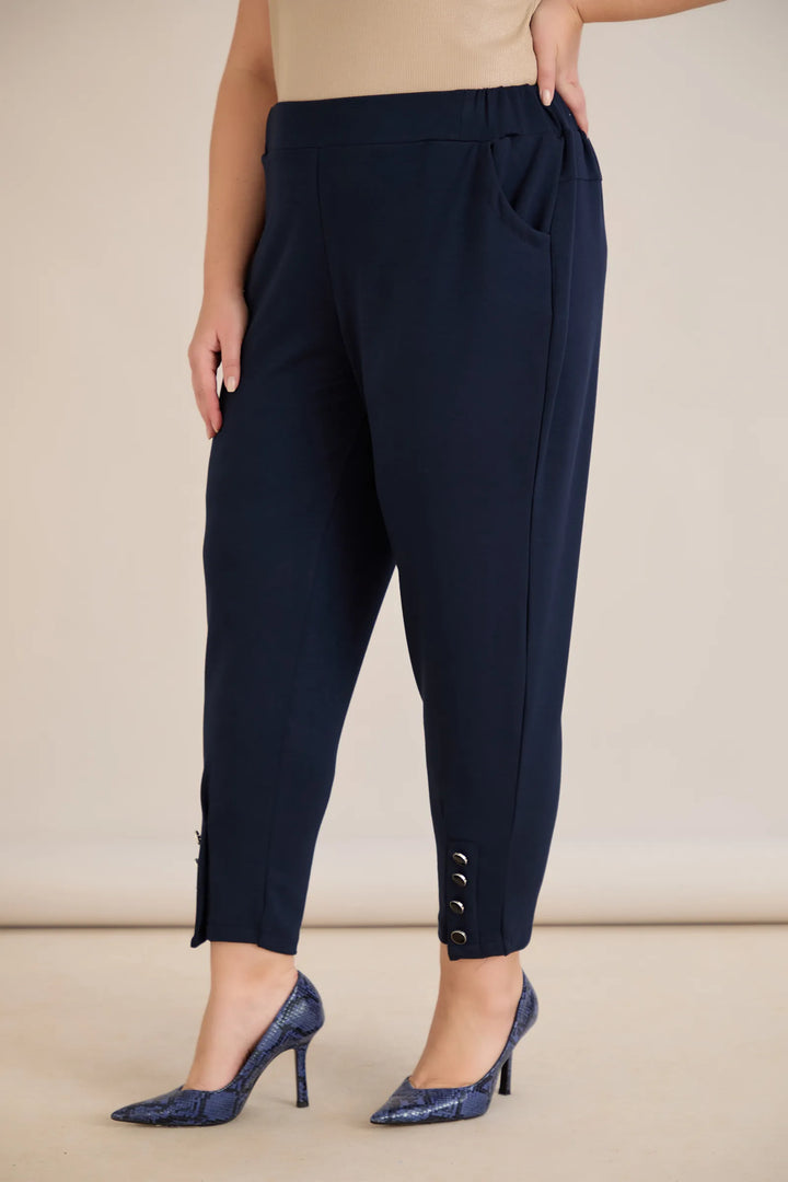 Elastične ženske hlače s gumbima u tamno plavoj boji