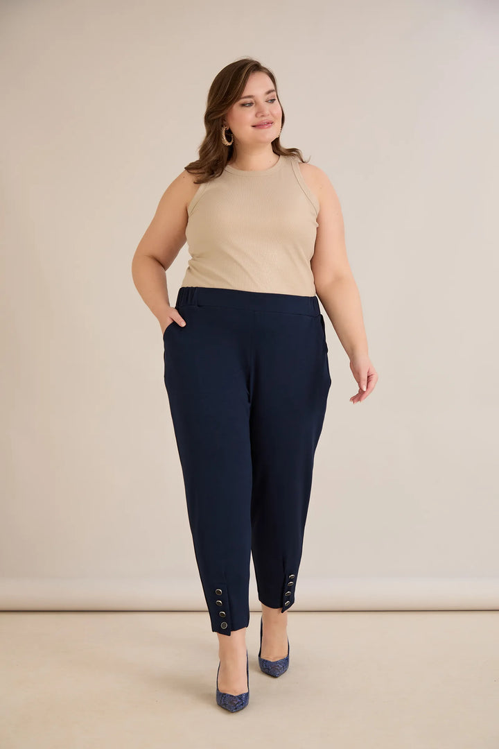 Elastične ženske hlače s gumbima u tamno plavoj boji